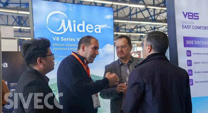 Le stand Midea et des échanges entre professionnels